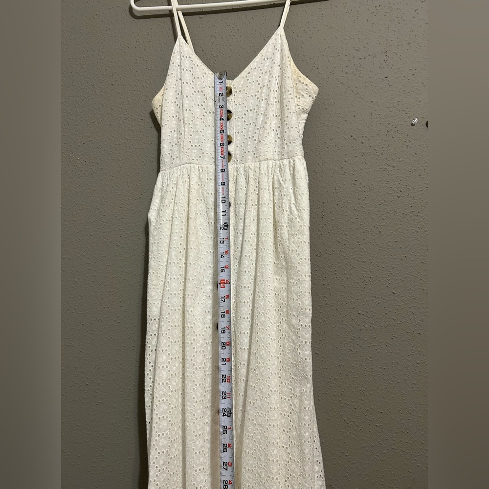 Elegant White Button-Down Dress - Picture 6 of 6